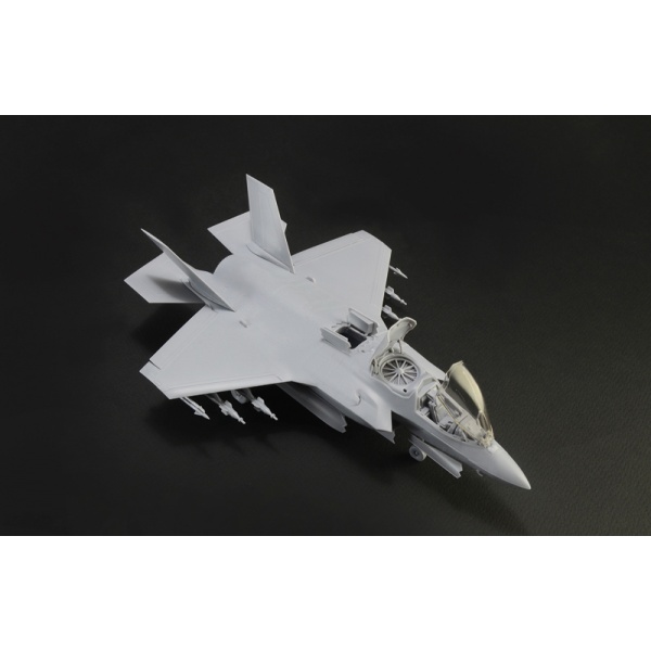 Italeri 1:72 F-35 B Lightning II  STOVL Version     IT1425 - Afbeelding 6