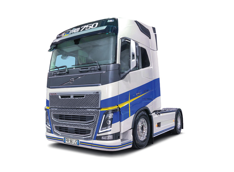 Italeri 1:24 Volvo FH16 Medium Roof IT3970
